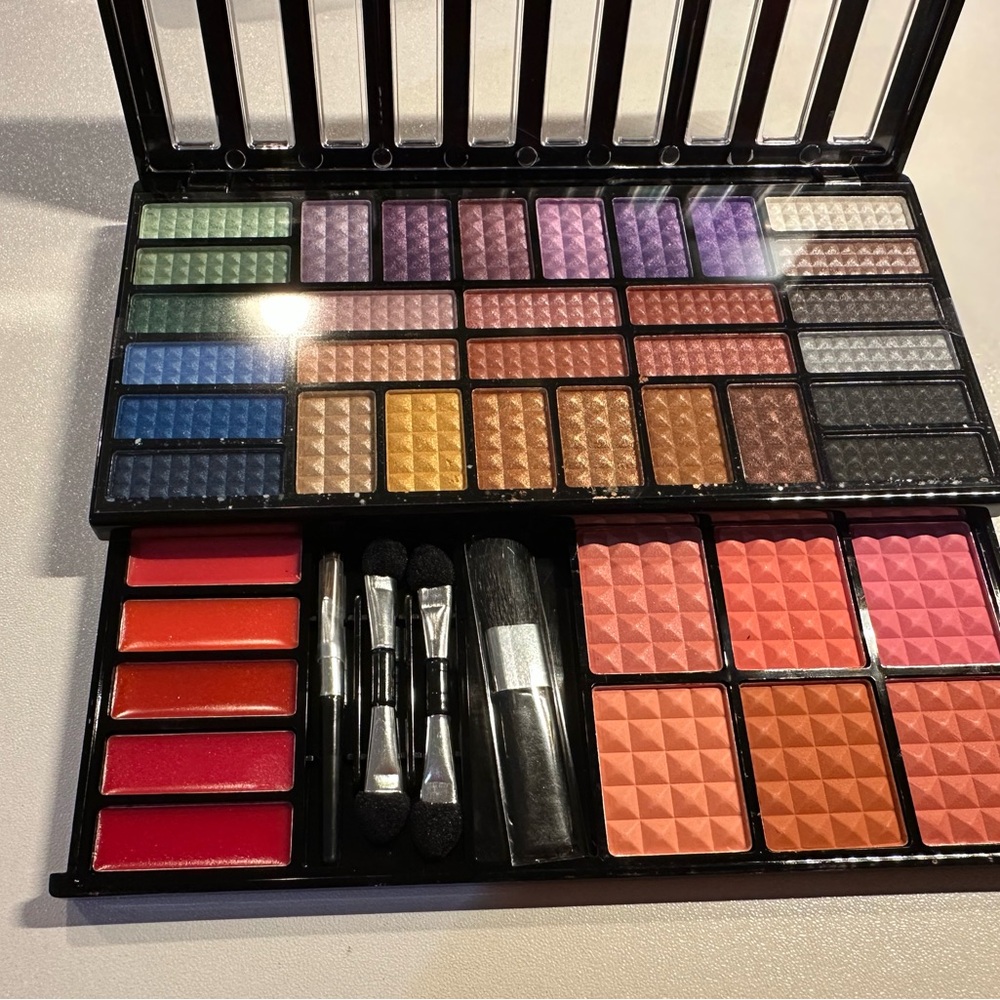 Multi-Color Makeup Palette